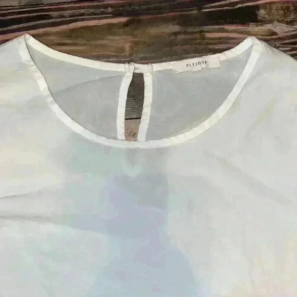 Women’s Pleione blouse size medium - Picture 3 of 7